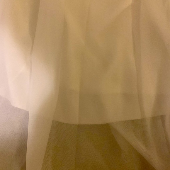 Soft white decorative skirt - Picture 3 of 4